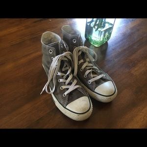 Grey Converse high-tops